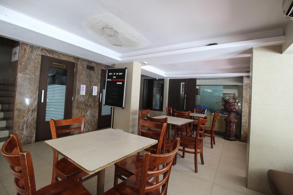 Hotel Samrat มุมไบ ภายนอก รูปภาพ