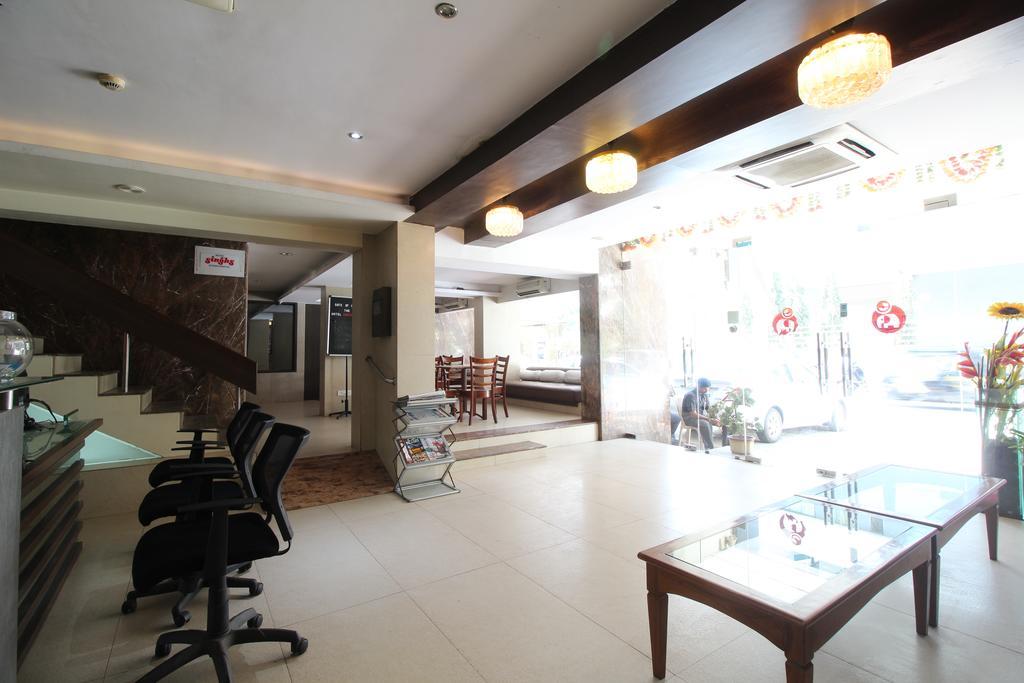 Hotel Samrat มุมไบ ภายนอก รูปภาพ