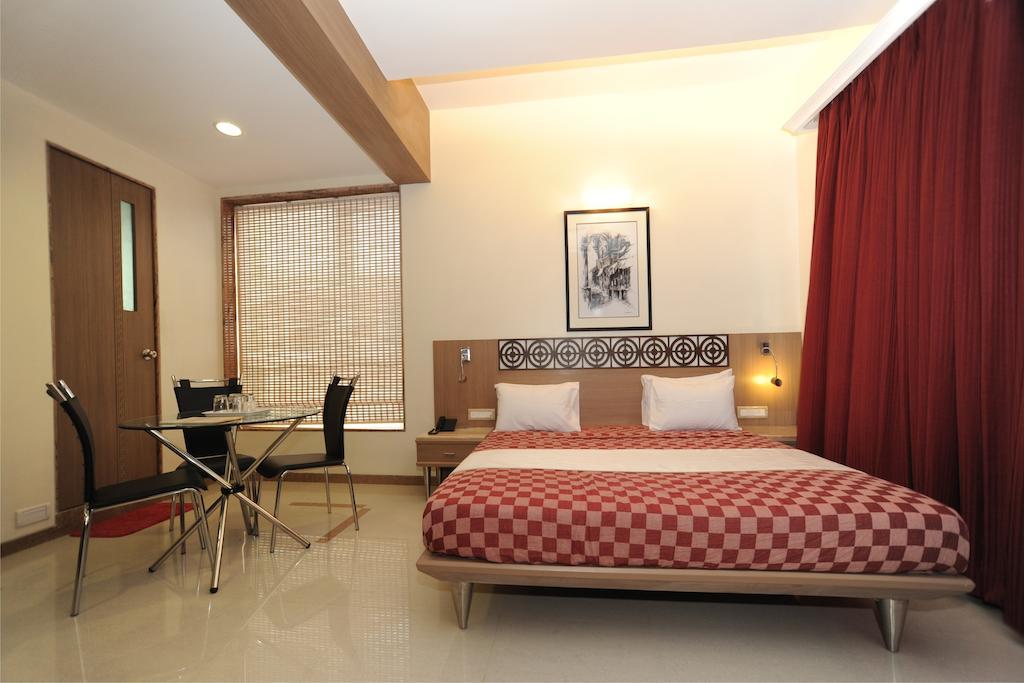 Hotel Samrat มุมไบ ภายนอก รูปภาพ