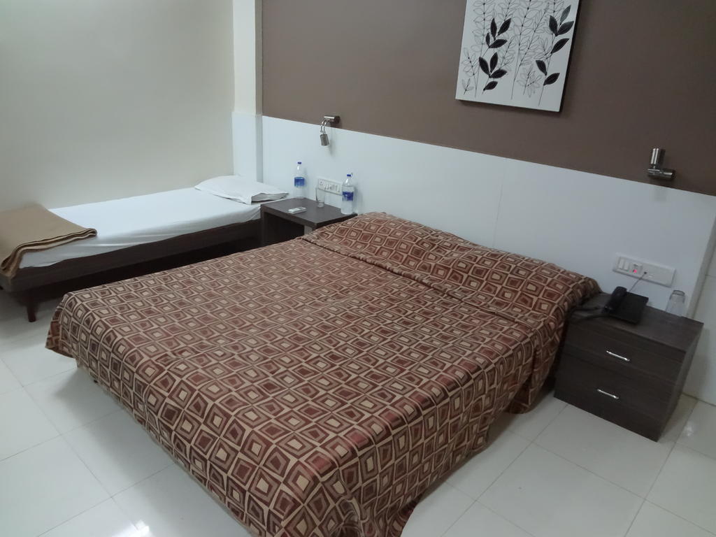 Hotel Samrat มุมไบ ภายนอก รูปภาพ