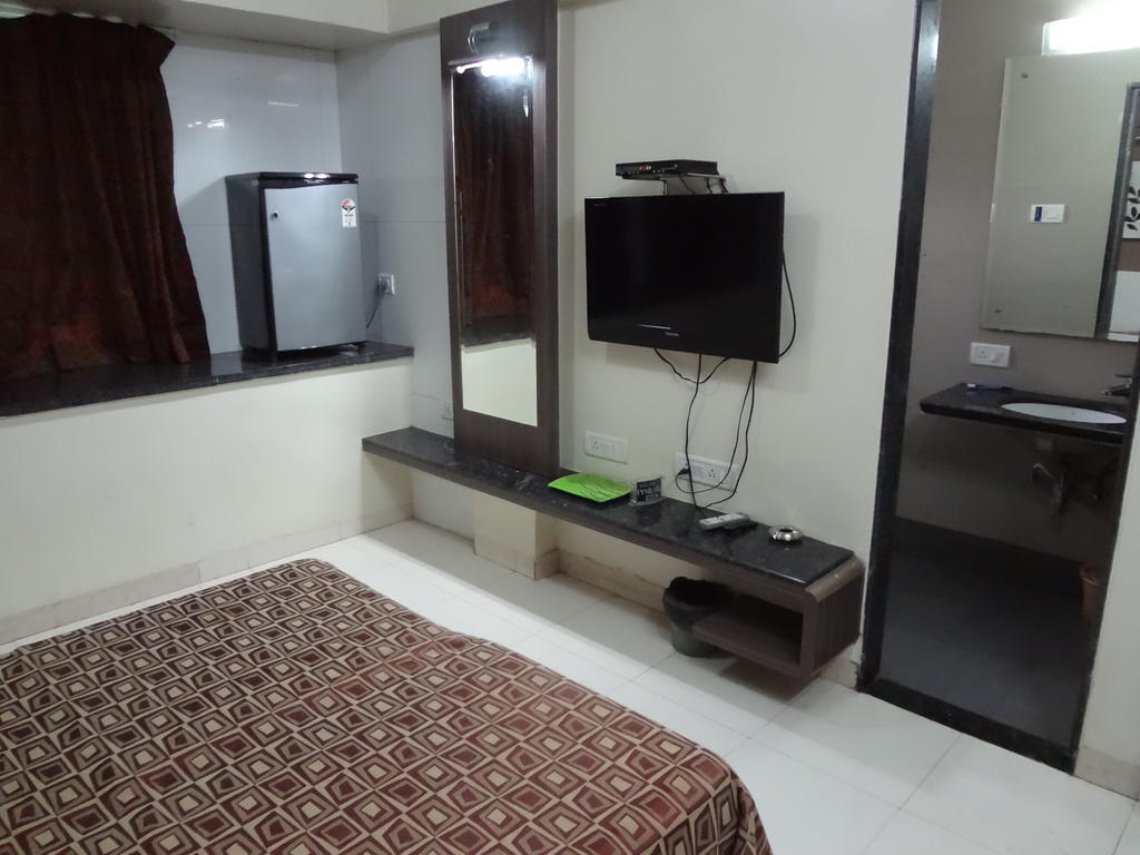 Hotel Samrat มุมไบ ภายนอก รูปภาพ